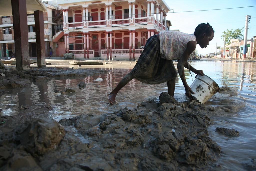 加勒比地区各地社区正严阵以待迎接“梅丽莎”飓风。